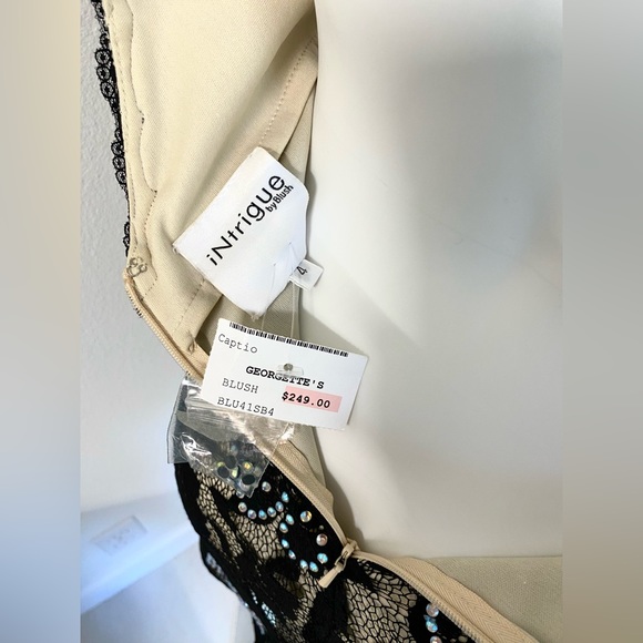 Intrigue by Blush Beaded Lace Dress Black Nude NWT - Picture 7 of 7